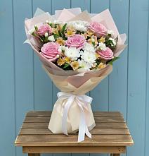 Букет цветов из:  Гвоздики, Орхидеи и Розы в Городище Пензенской области