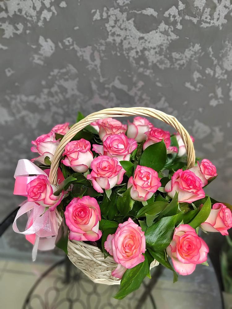 Цветочная композиция из Розы в корзине в Городище Пензенской области