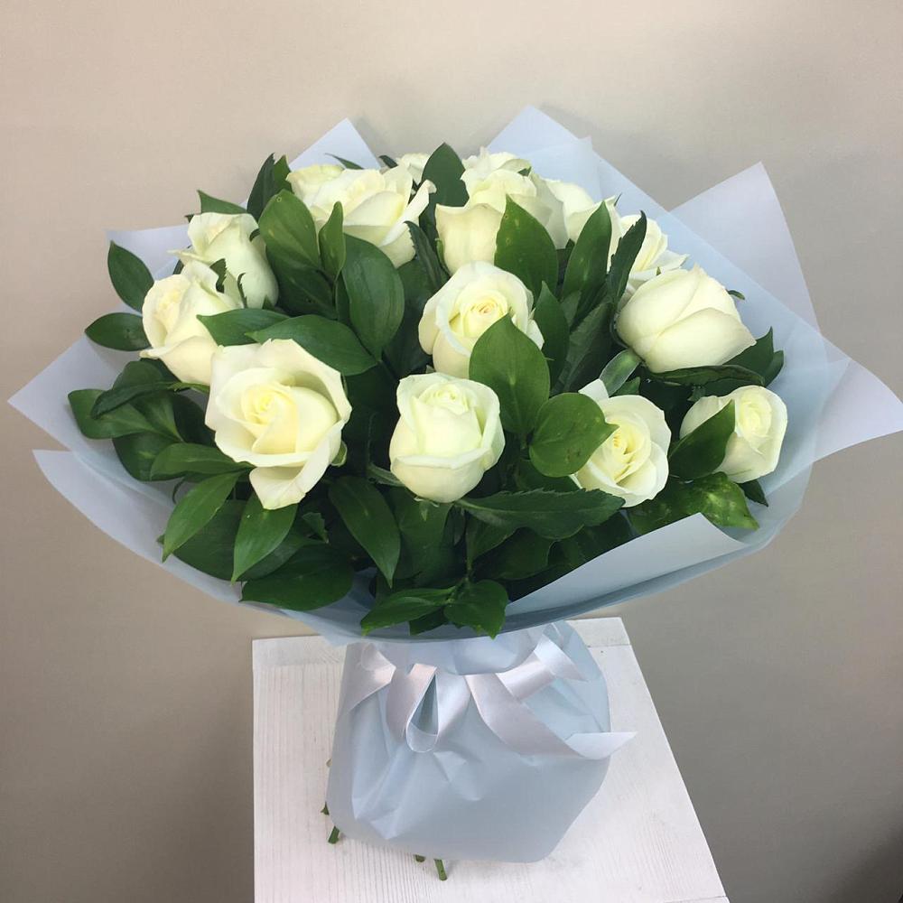 Букет 15 Белых роз Проуд в Городище Пензенской области