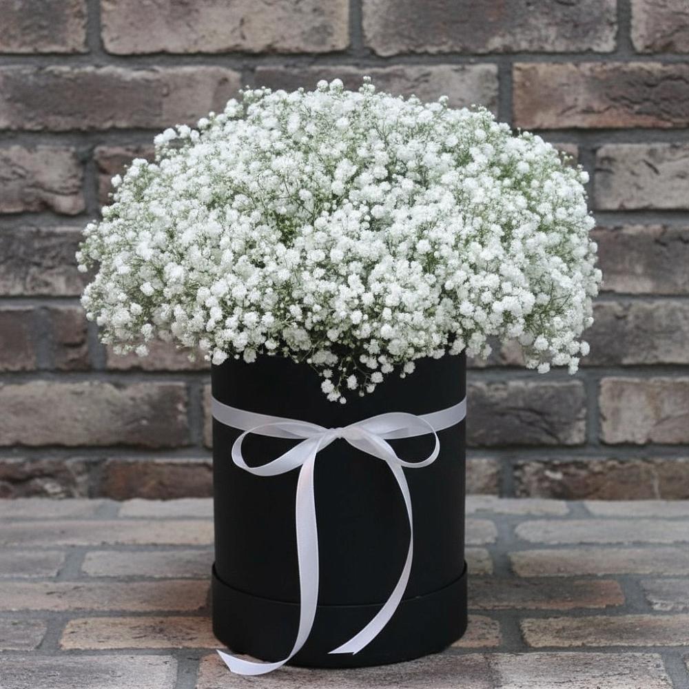 Цветочная композиция из Гипсофила в шляпной коробке в Городище Пензенской области