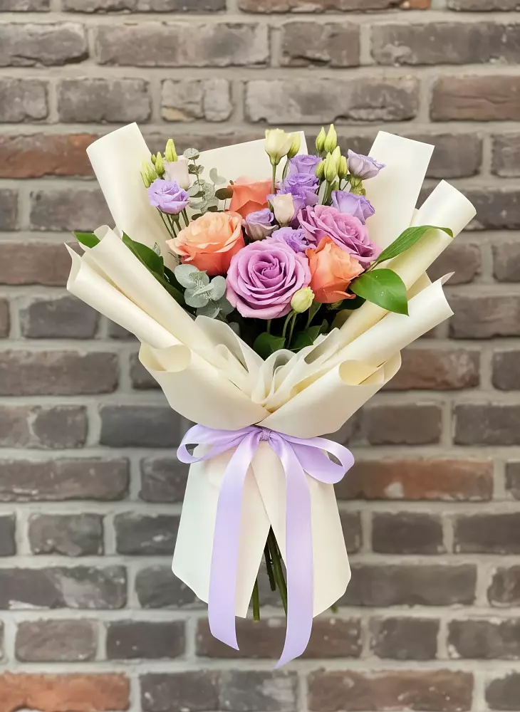 Букет цветов из: Лизиантусы и Розы в Городище Пензенской области