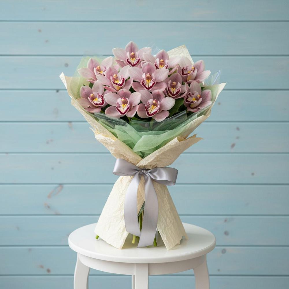 Букет цветов из: Орхидеи и Розы в Городище Пензенской области