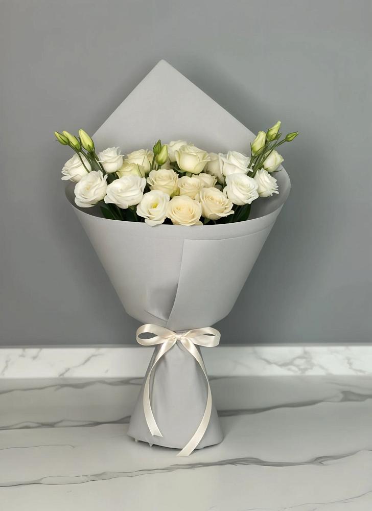 Букет цветов из: Розы и Лизиантусы в Городище Пензенской области