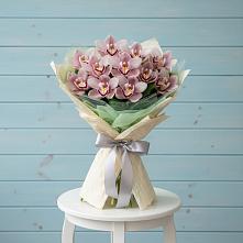 Букет цветов из:  Орхидеи и Розы в Городище Пензенской области