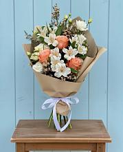 Букет цветов из:  Альстромерии, Лизиантусы, Розы и Хризантемы в Городище Пензенской области