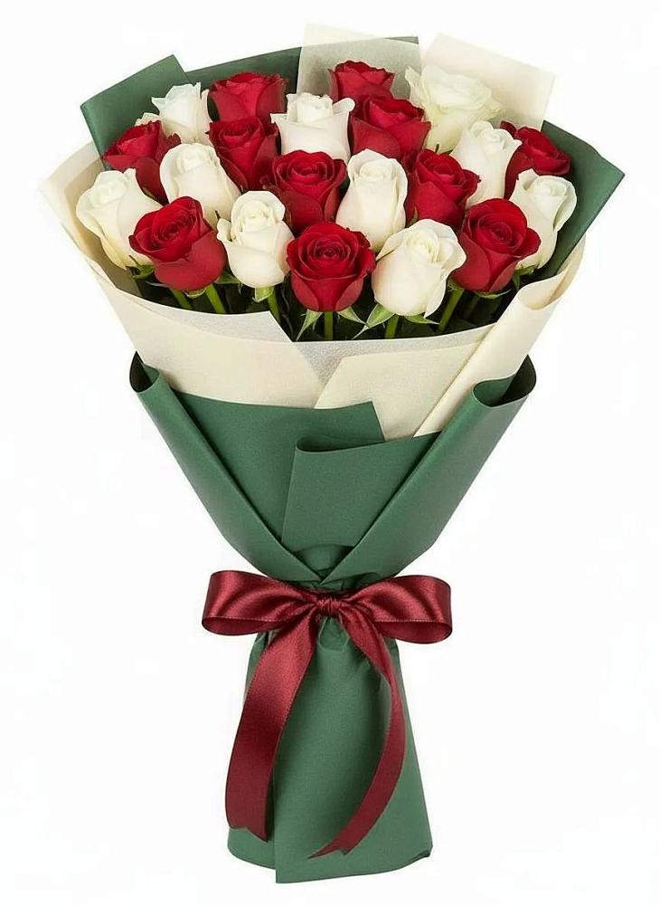 Букет Микс из красных и белых роз в Городище Пензенской области
