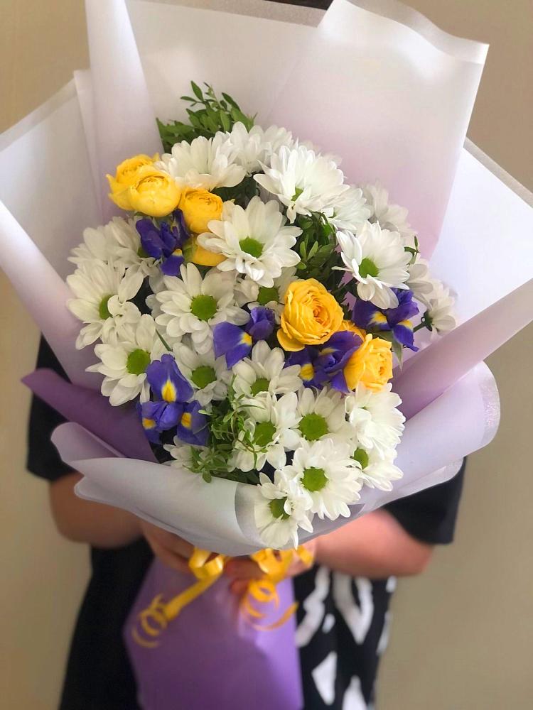 Букет цветов из: Ирисы, Хризантемы и Розы в Городище Пензенской области