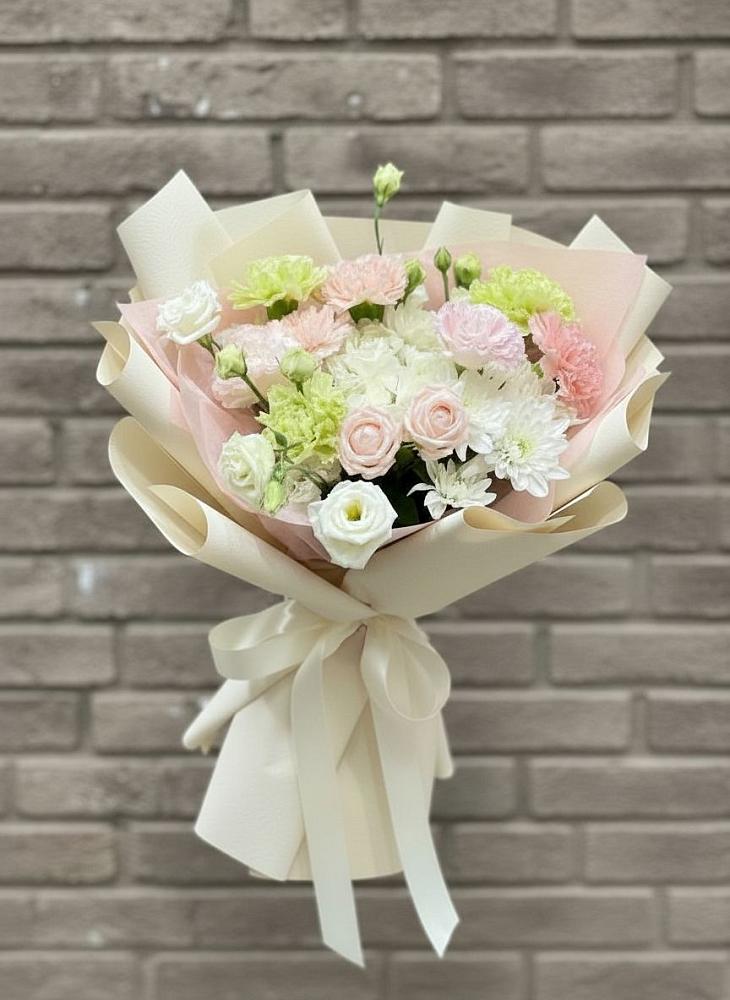 Букет цветов из: Гвоздики, Розы, Лизиантусы и Хризантемы в Городище Пензенской области