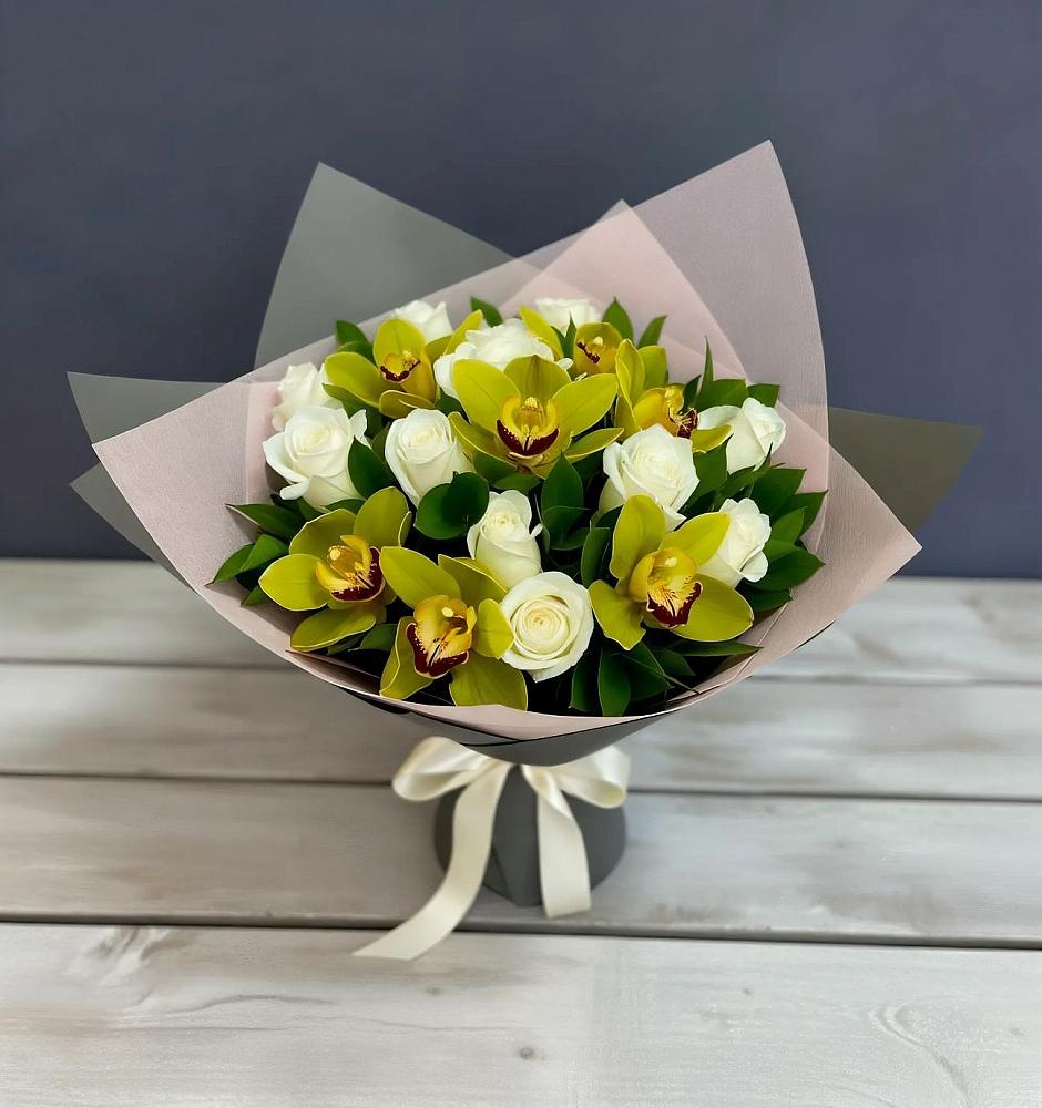 Букет цветов из: Орхидеи и Розы в Городище Пензенской области