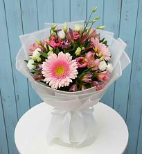 Букет цветов из:  Герберы, Альстромерии и Лизиантусы в Городище Пензенской области