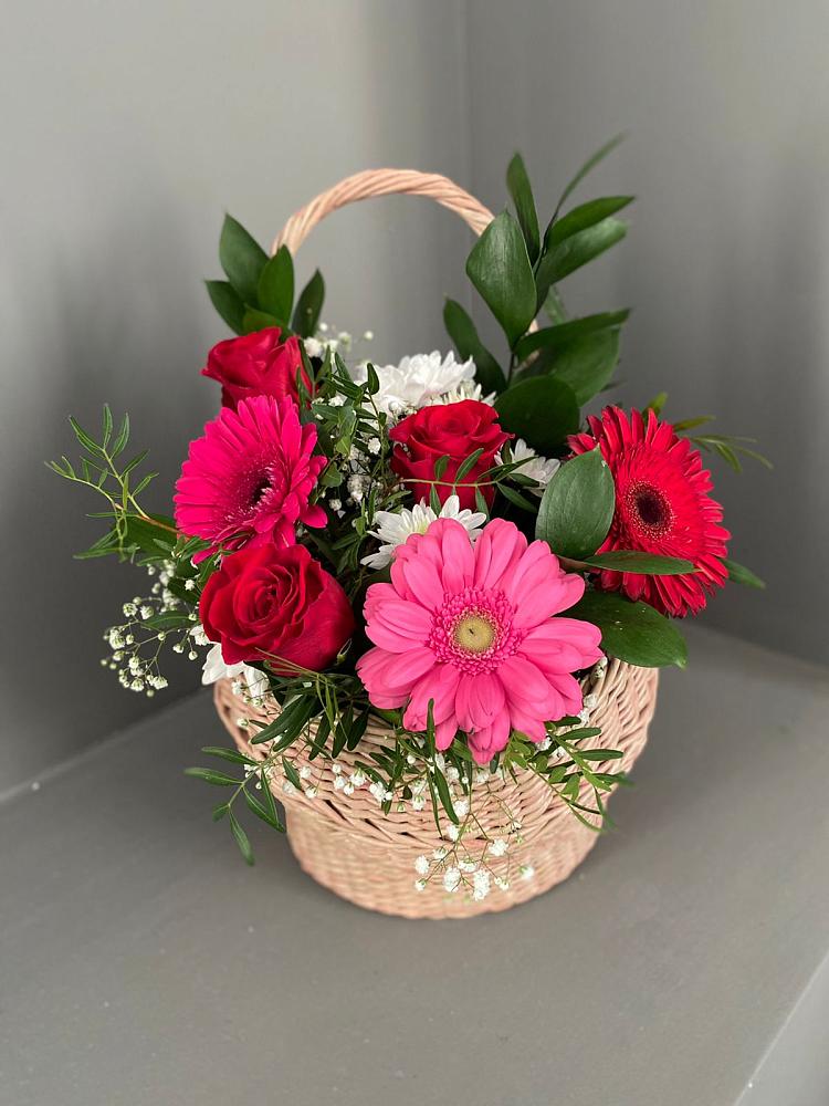 Цветочная композиция из Розы, Хризантемы и Герберы в корзине в Городище Пензенской области