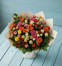 Букет Микс из разноцветных кустовых роз в Городище Пензенской области