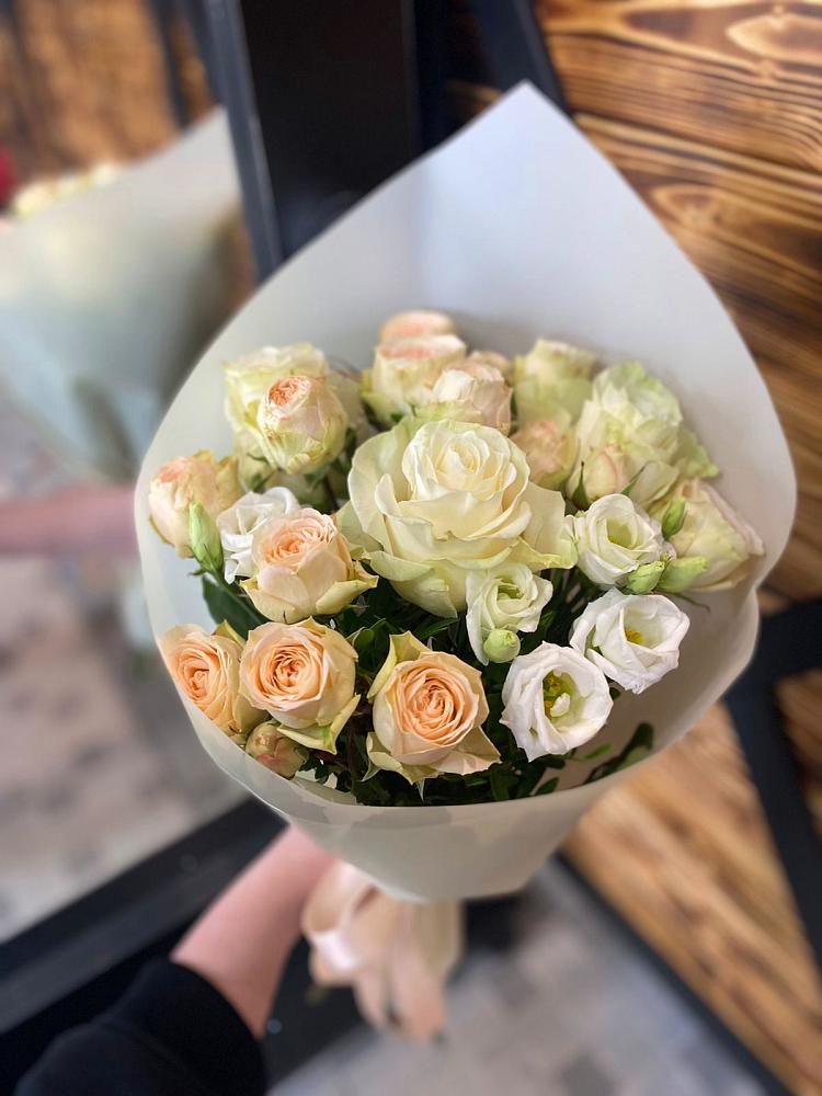 Букет цветов из: Розы и Лизиантусы в Городище Пензенской области